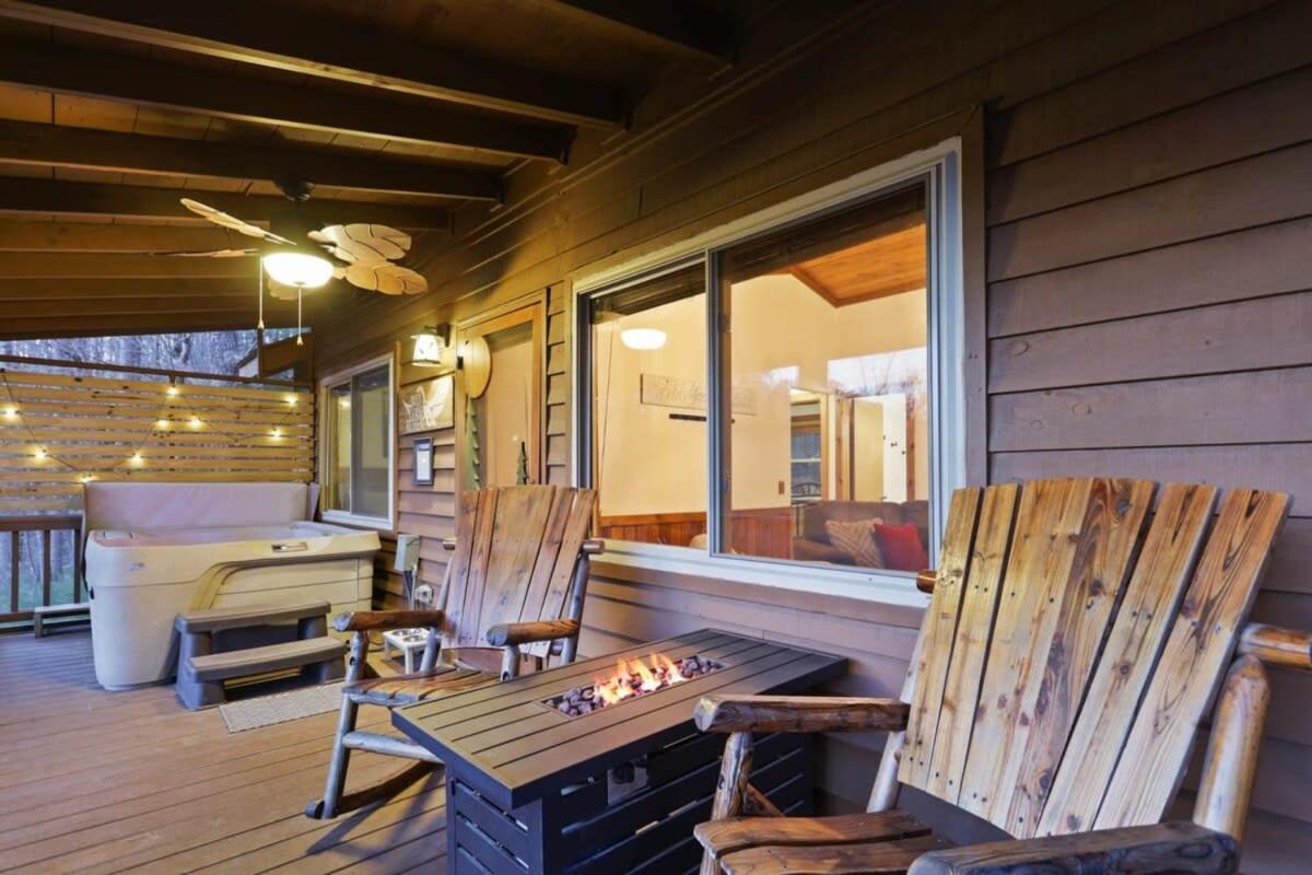 Mountain Views Hot Tub Firepit Close To Town Holiday home