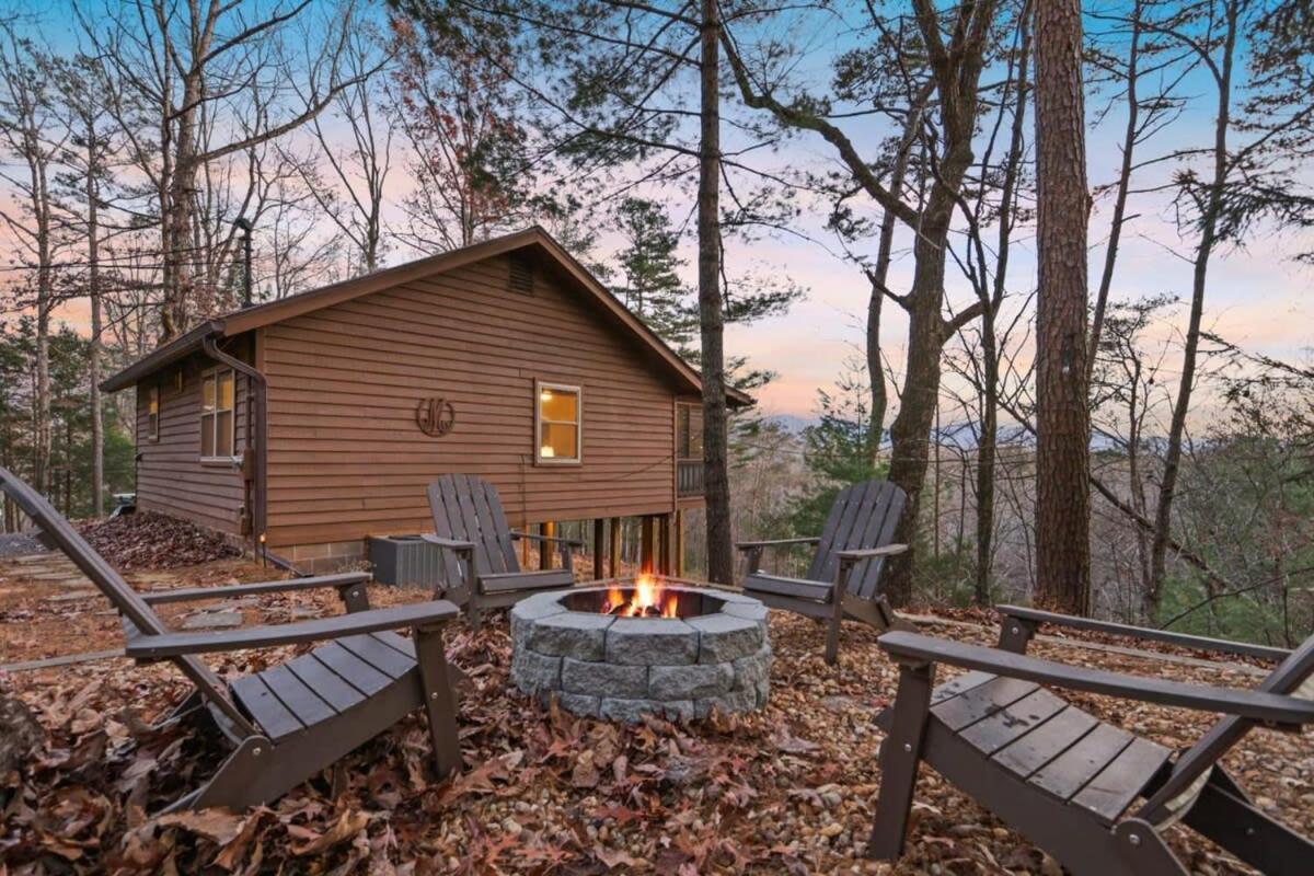 Mountain Views Hot Tub Firepit Close To Town Holiday home Blue Ridge